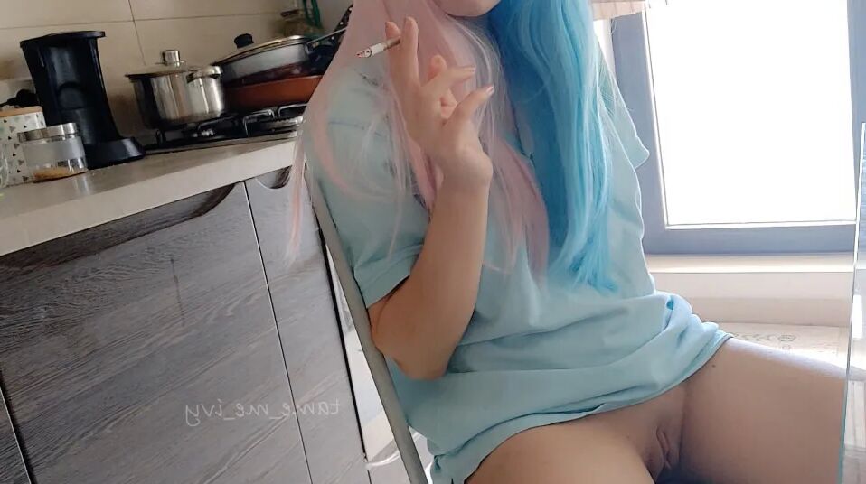 Egirl no panties smoking in the kitchen - 11 Pics
