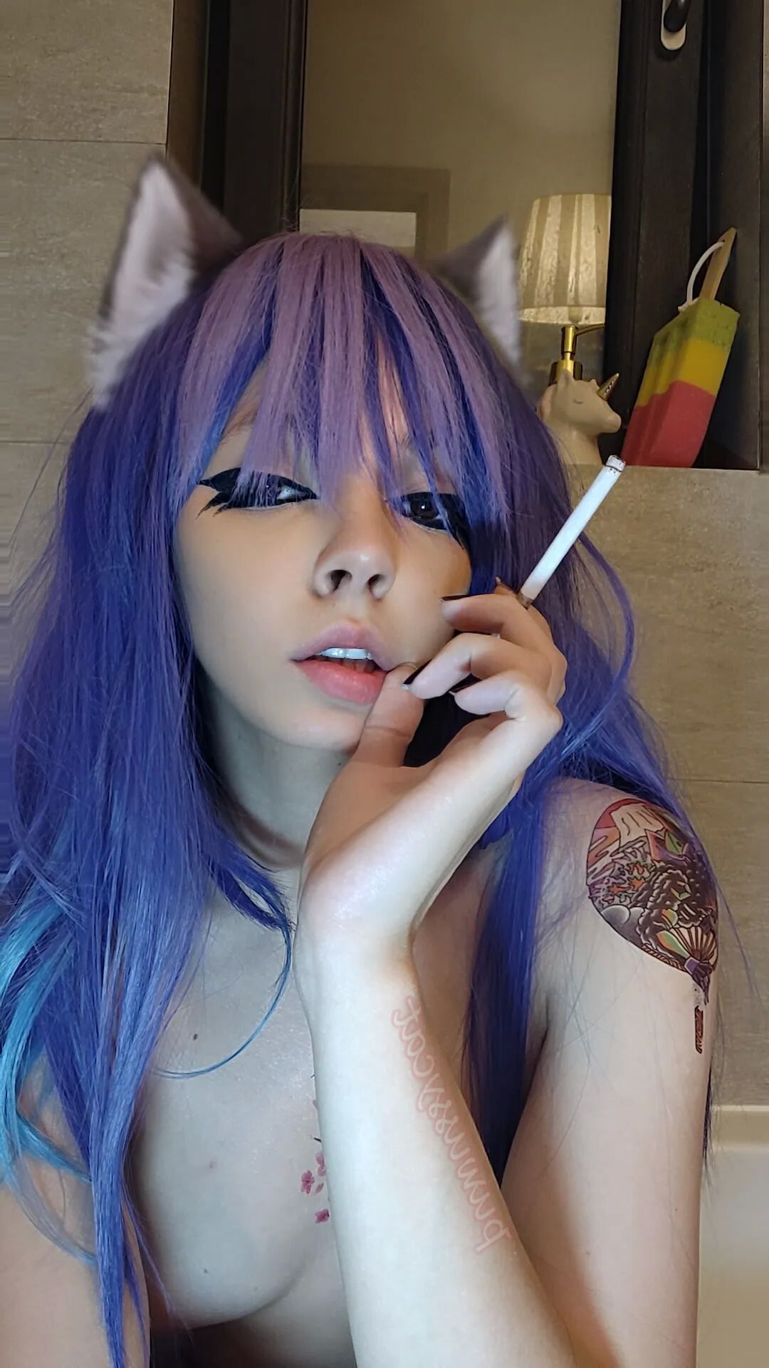 Egirl smoking in bathtub - 11 Pics