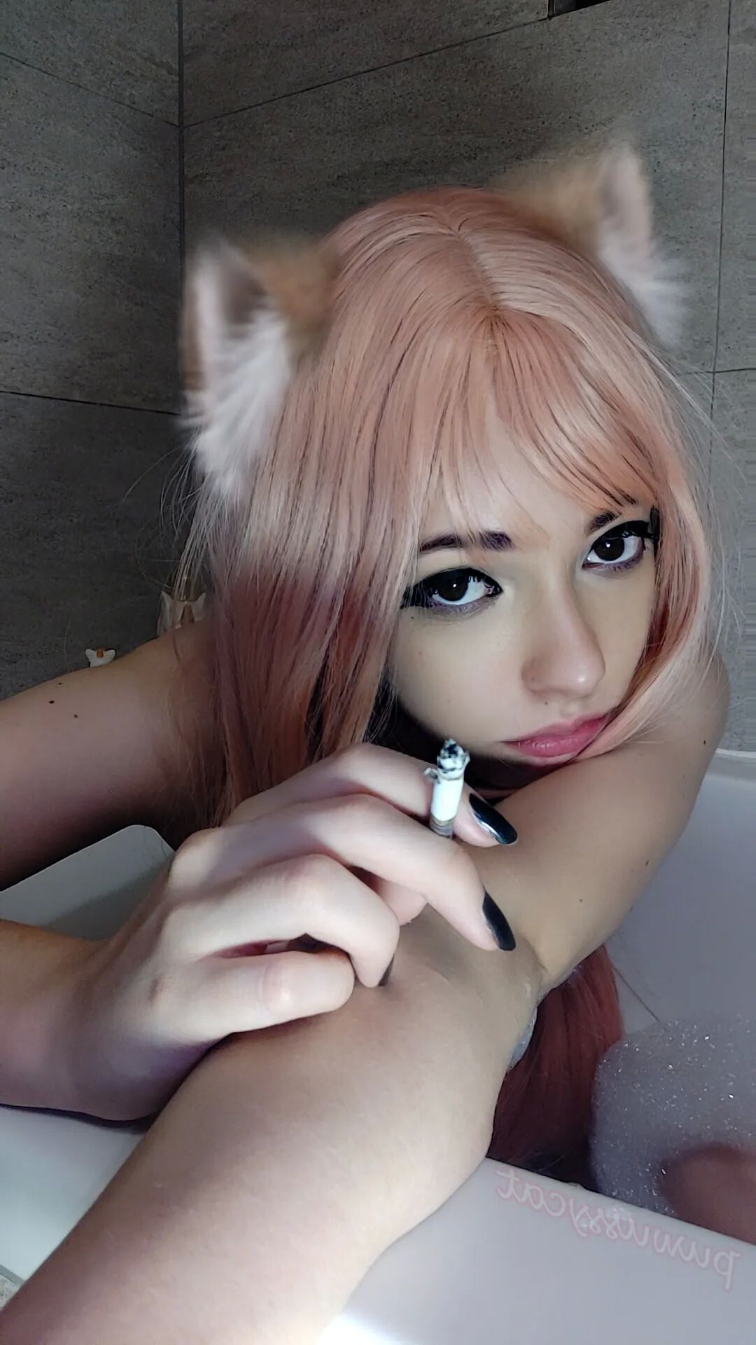 Egirl smoking in bathtub with bubbles - 13 Pics