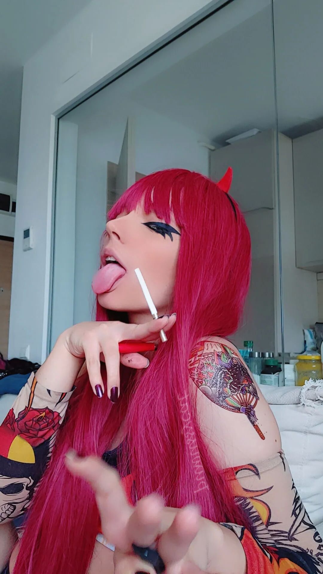 Goth Metal Girl Smoking - 11 Pics