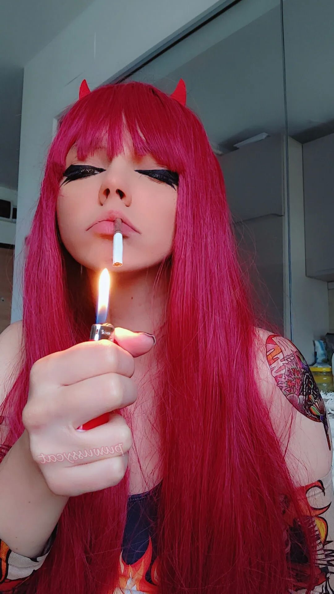 Goth Metal Girl Smoking - 11 Pics
