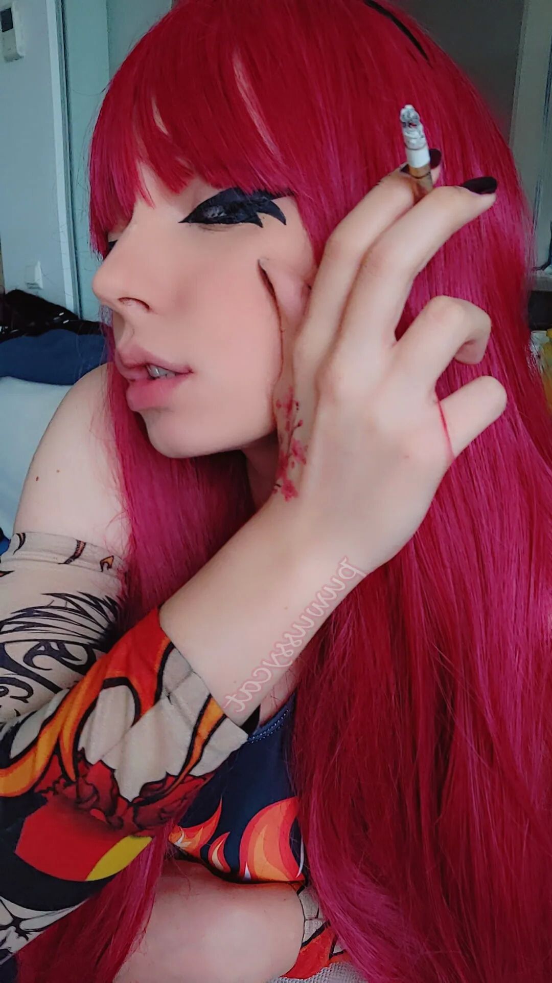 Goth Metal Girl Smoking - 11 Pics