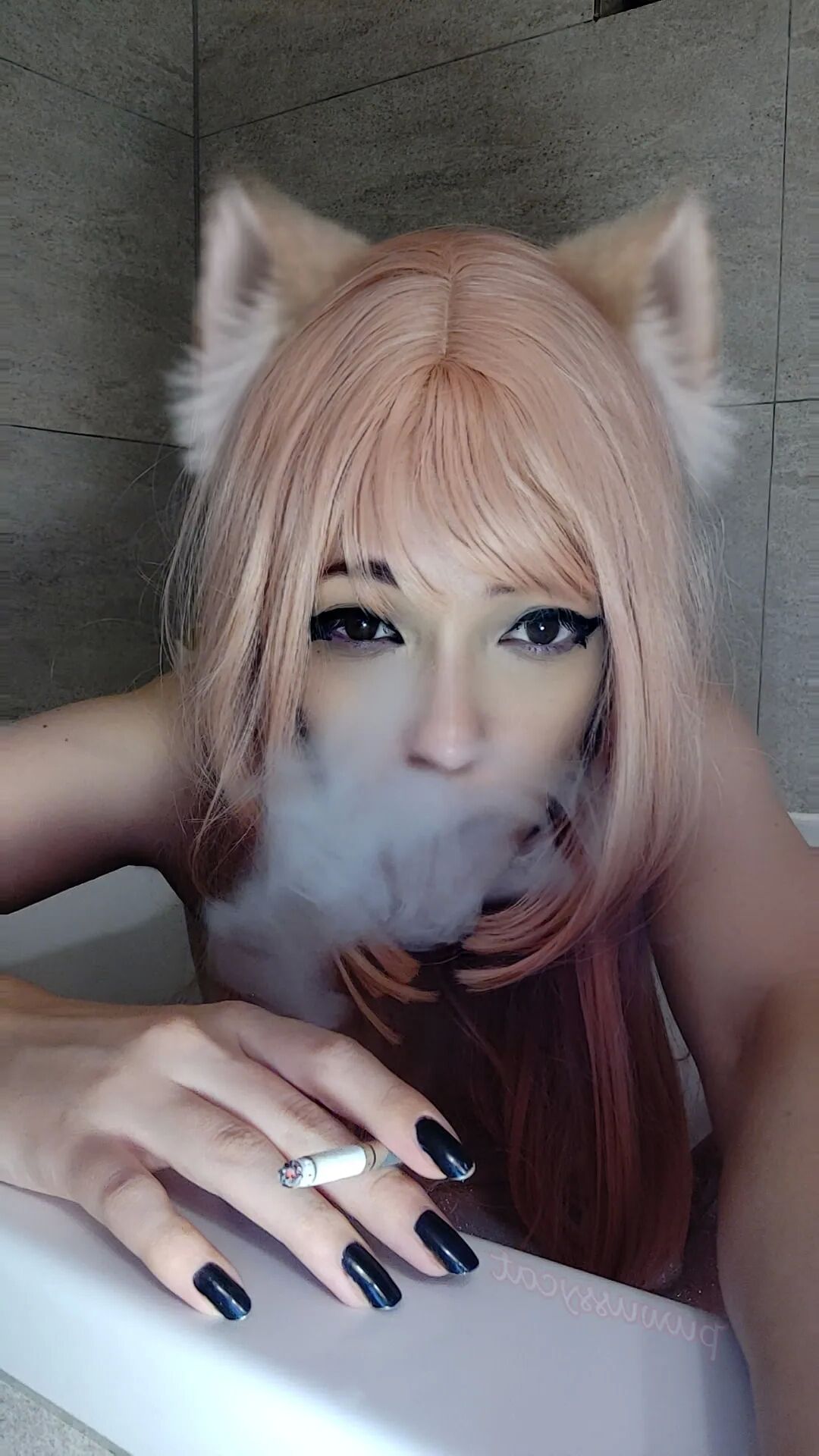 Egirl smoking in bathtub with bubbles - 13 Pics