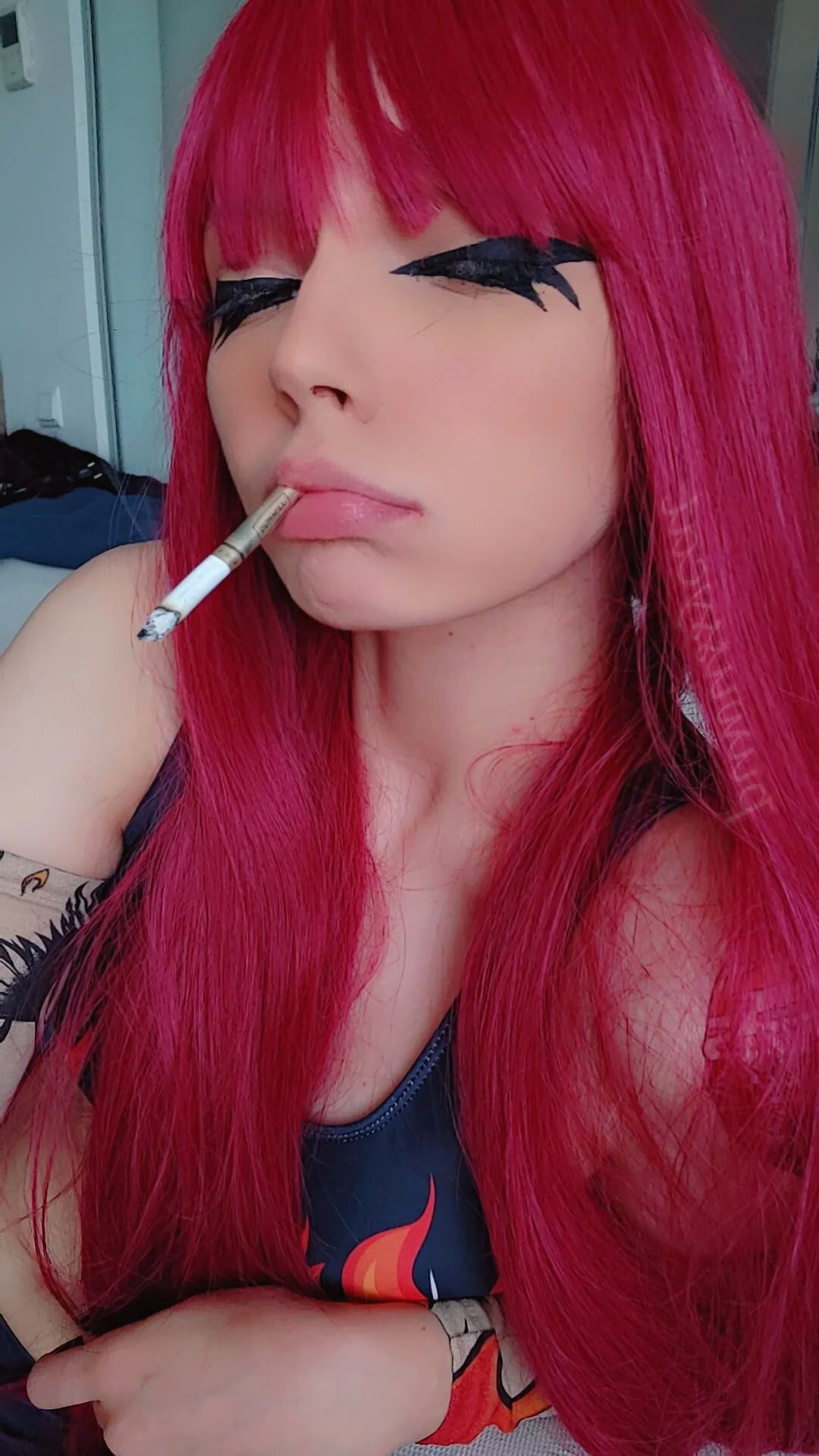 Goth Metal Girl Smoking - 11 Pics