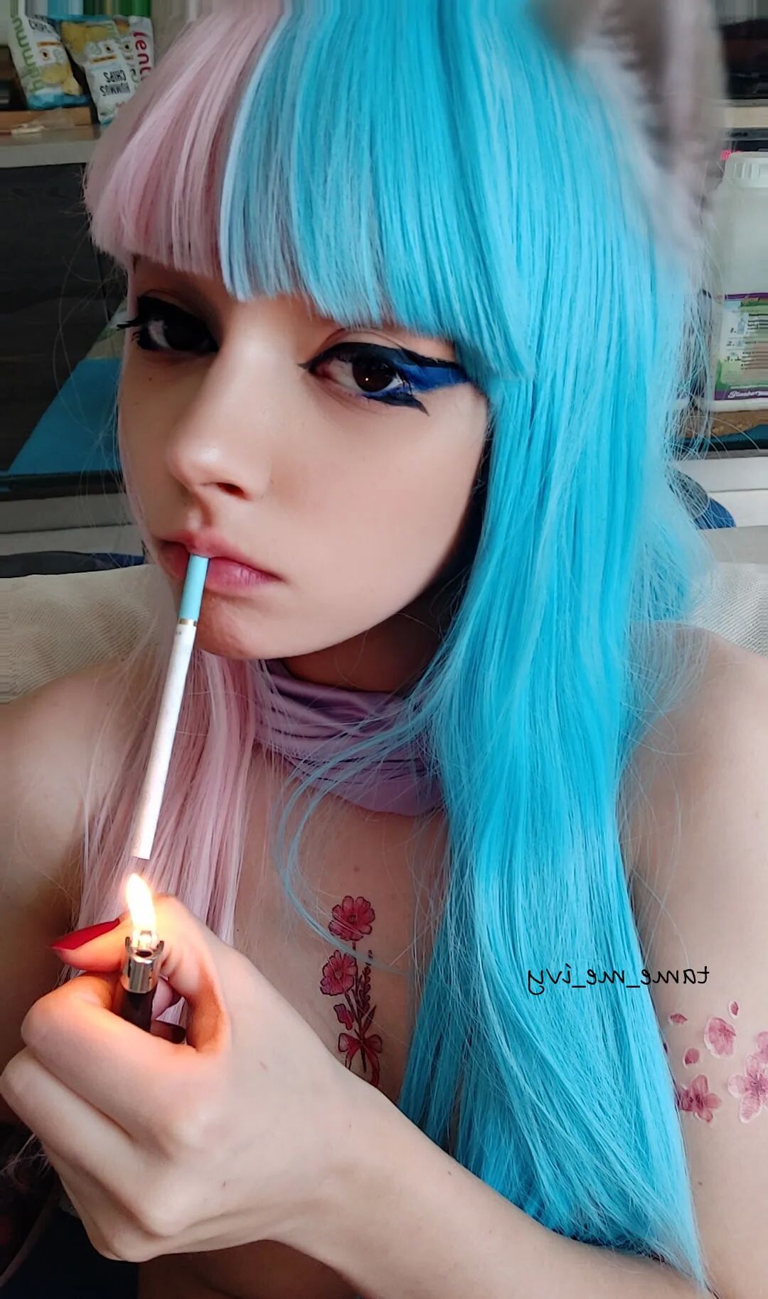 Egirl Smoking UwU - 8 Pics