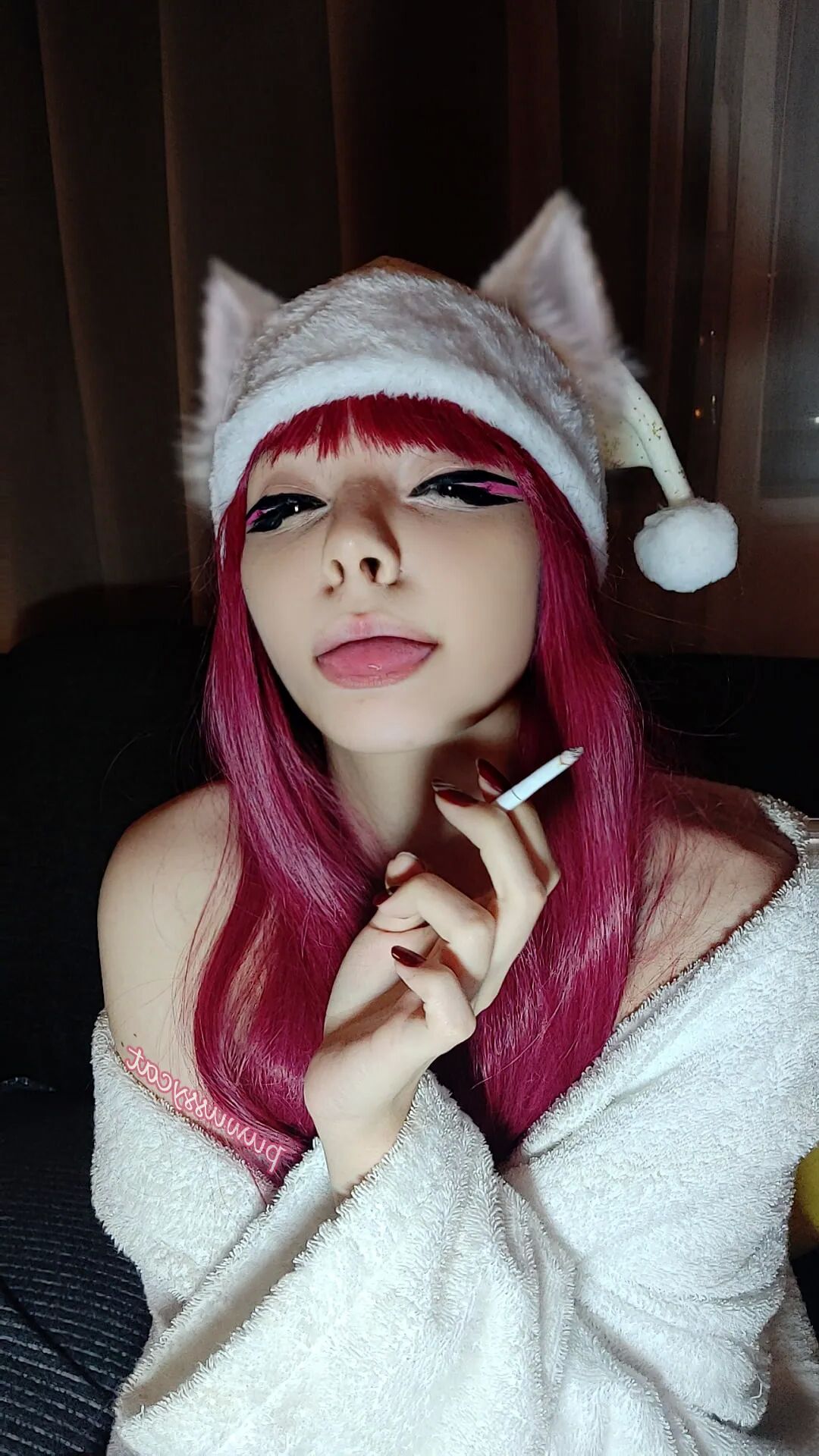 Egirl smoking in bathrobe - 14 Pics