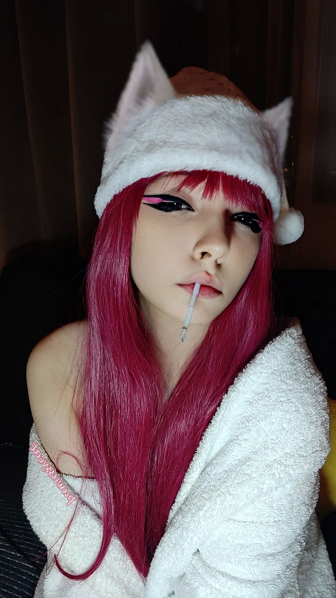 Egirl smoking in bathrobe - 14 Pics