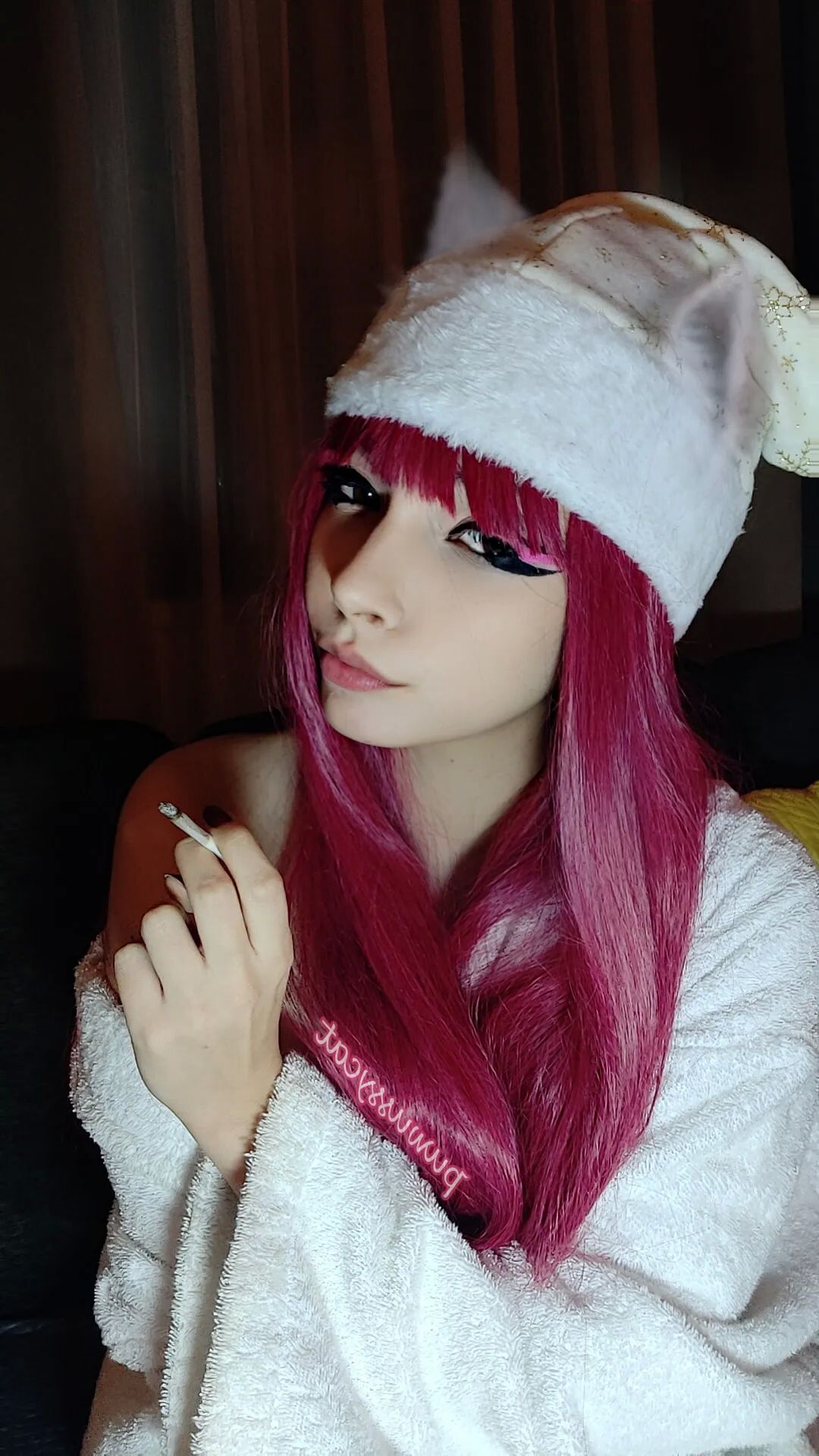 Egirl smoking in bathrobe - 14 Pics