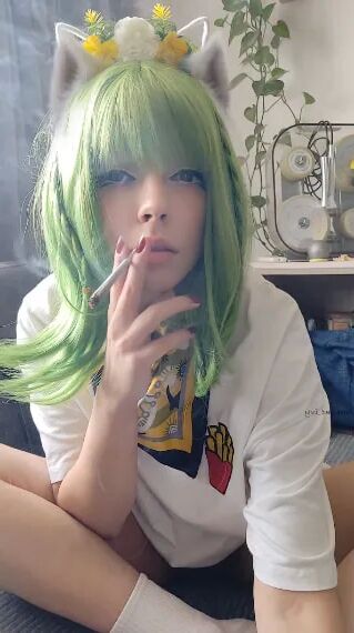 Gamer Girl smoking cig with no panties - 5 Pics