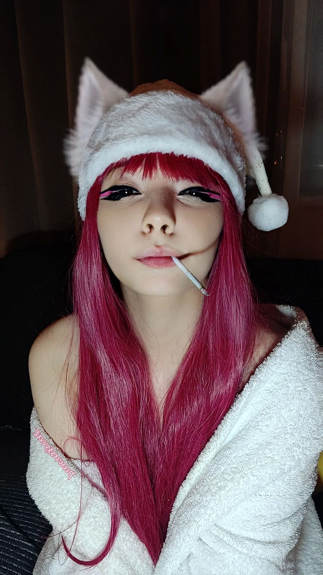Egirl smoking in bathrobe - 14 Pics
