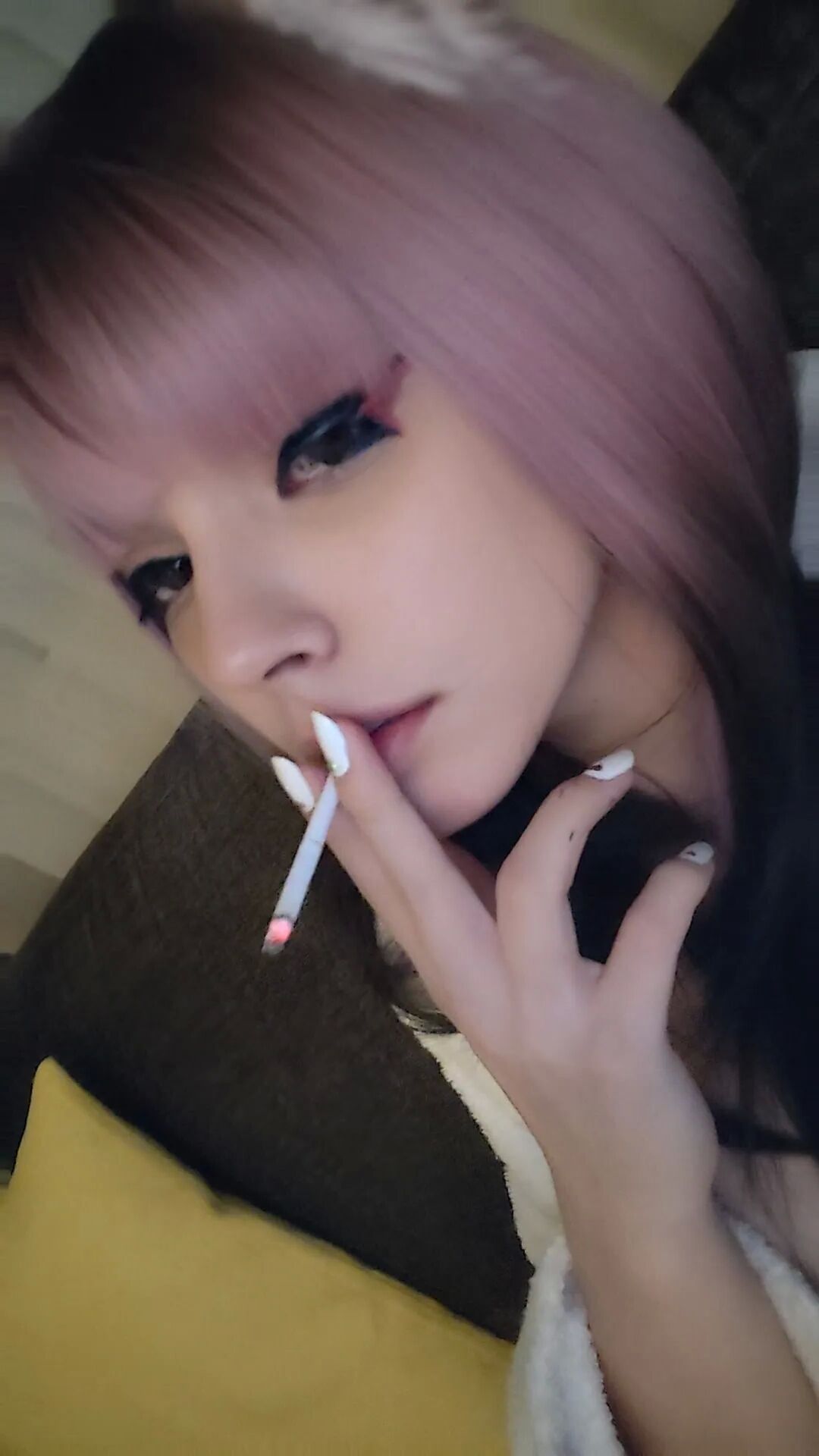 Anime Girl smoking - 6 Pics