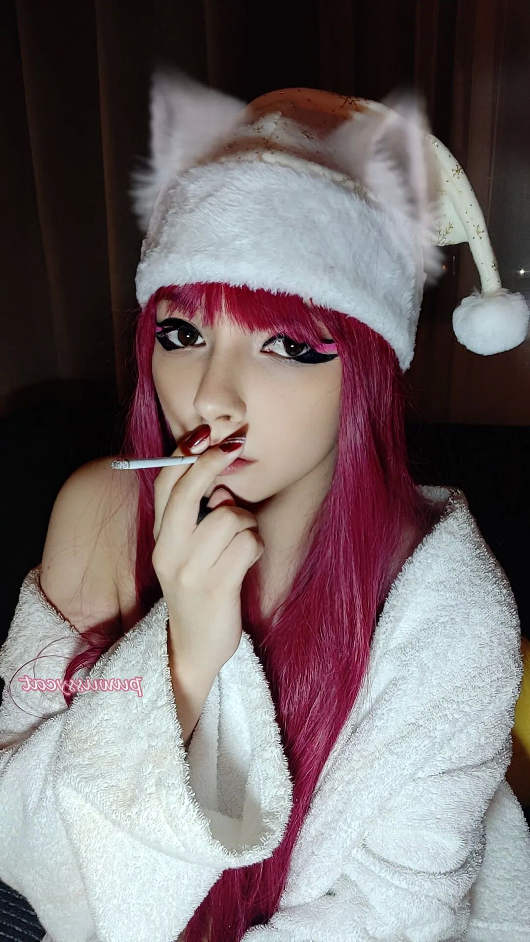 Egirl smoking in bathrobe - 14 Pics