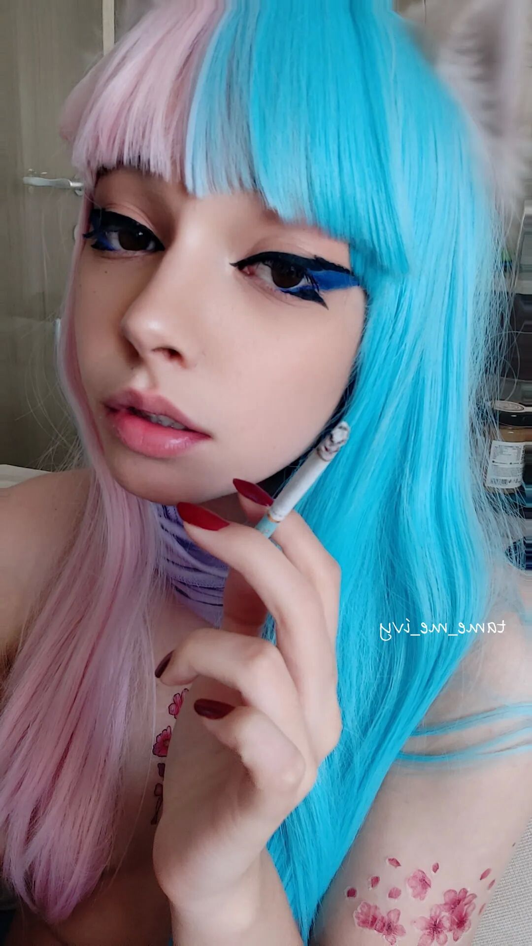 Egirl Smoking UwU - 8 Pics