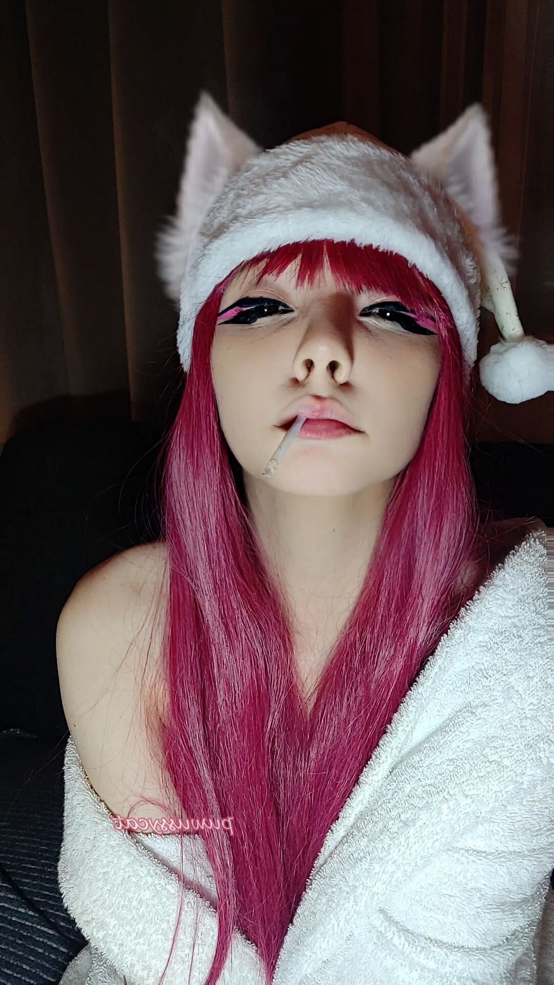Egirl smoking in bathrobe - 14 Pics
