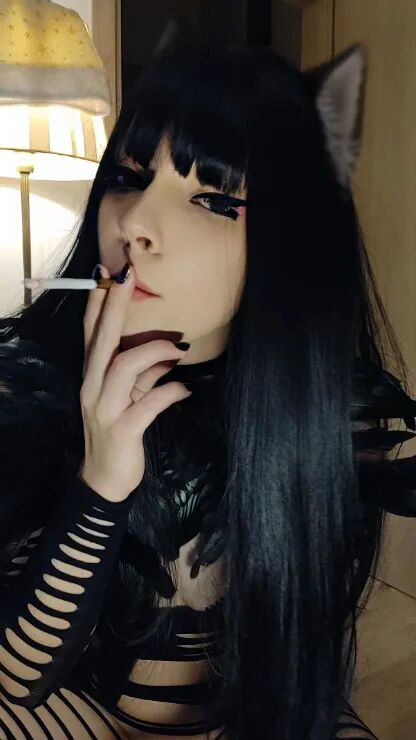 Goth puwussycat smoking - 11 Pics