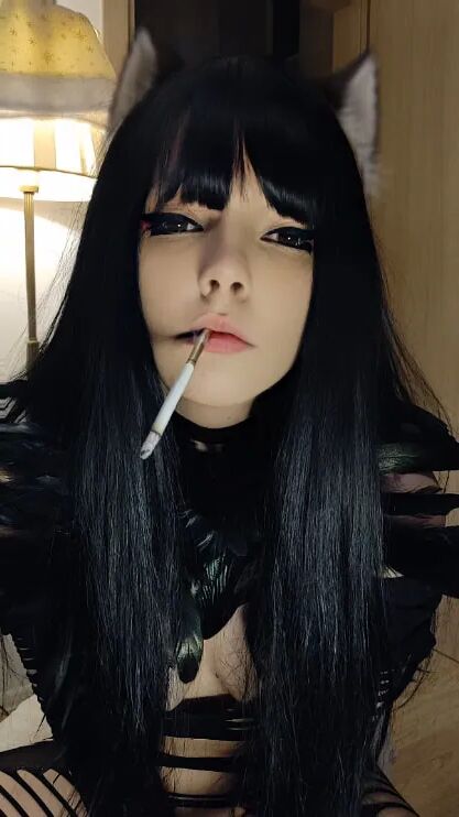 Goth puwussycat smoking - 11 Pics