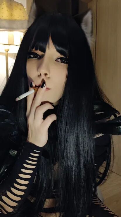 Goth puwussycat smoking - 11 Pics