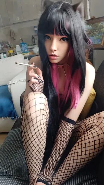 Succubus Babe smoking in fishnets - 26 Pics