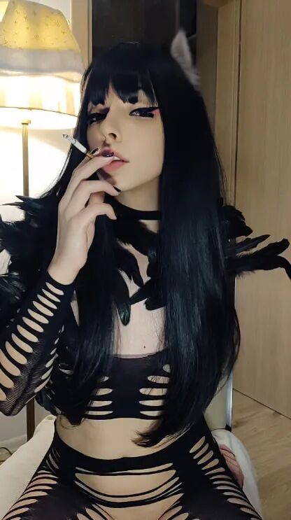 Goth puwussycat smoking - 11 Pics