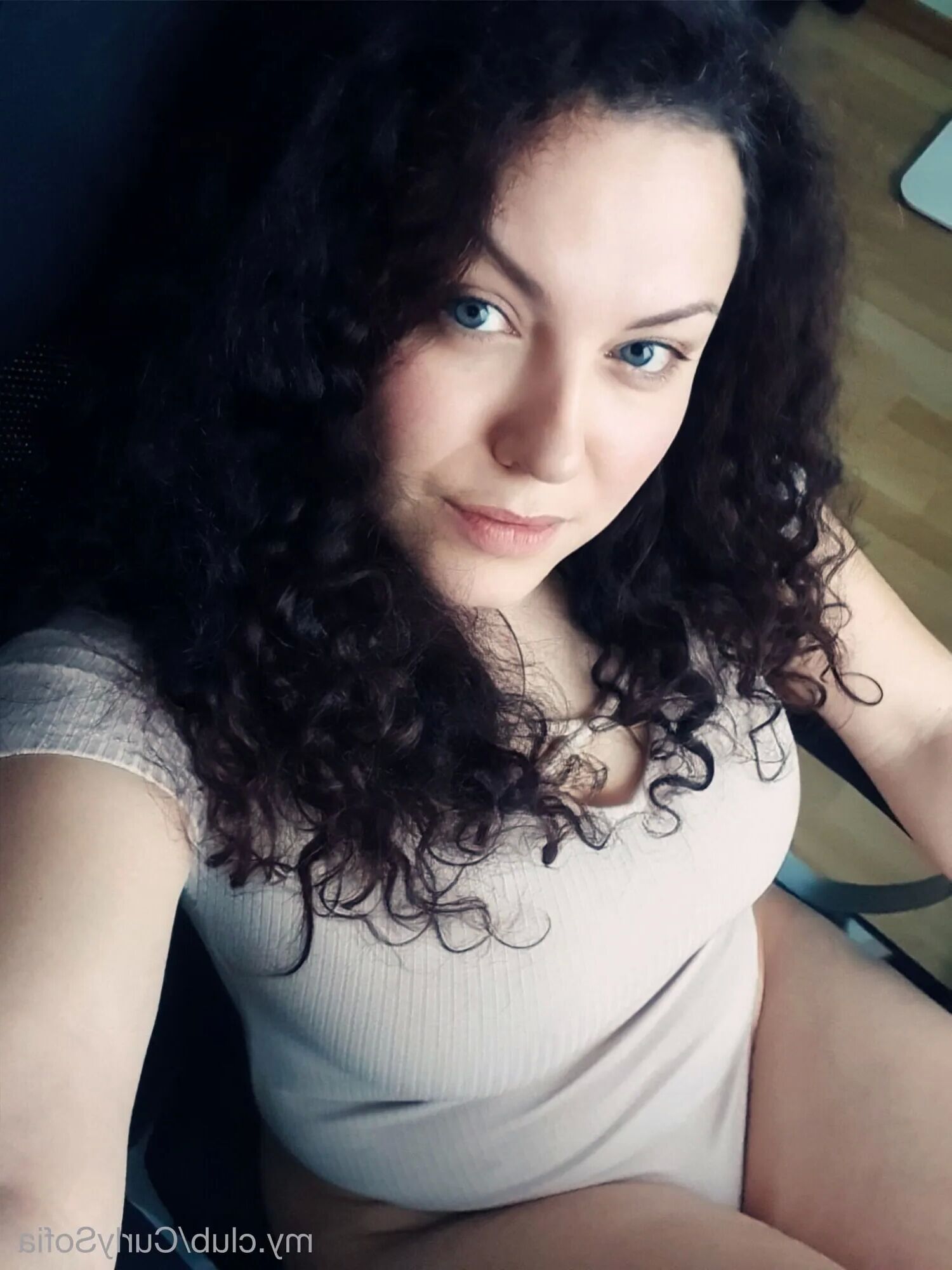 Sofia Curly Free Photos - 7 Pics