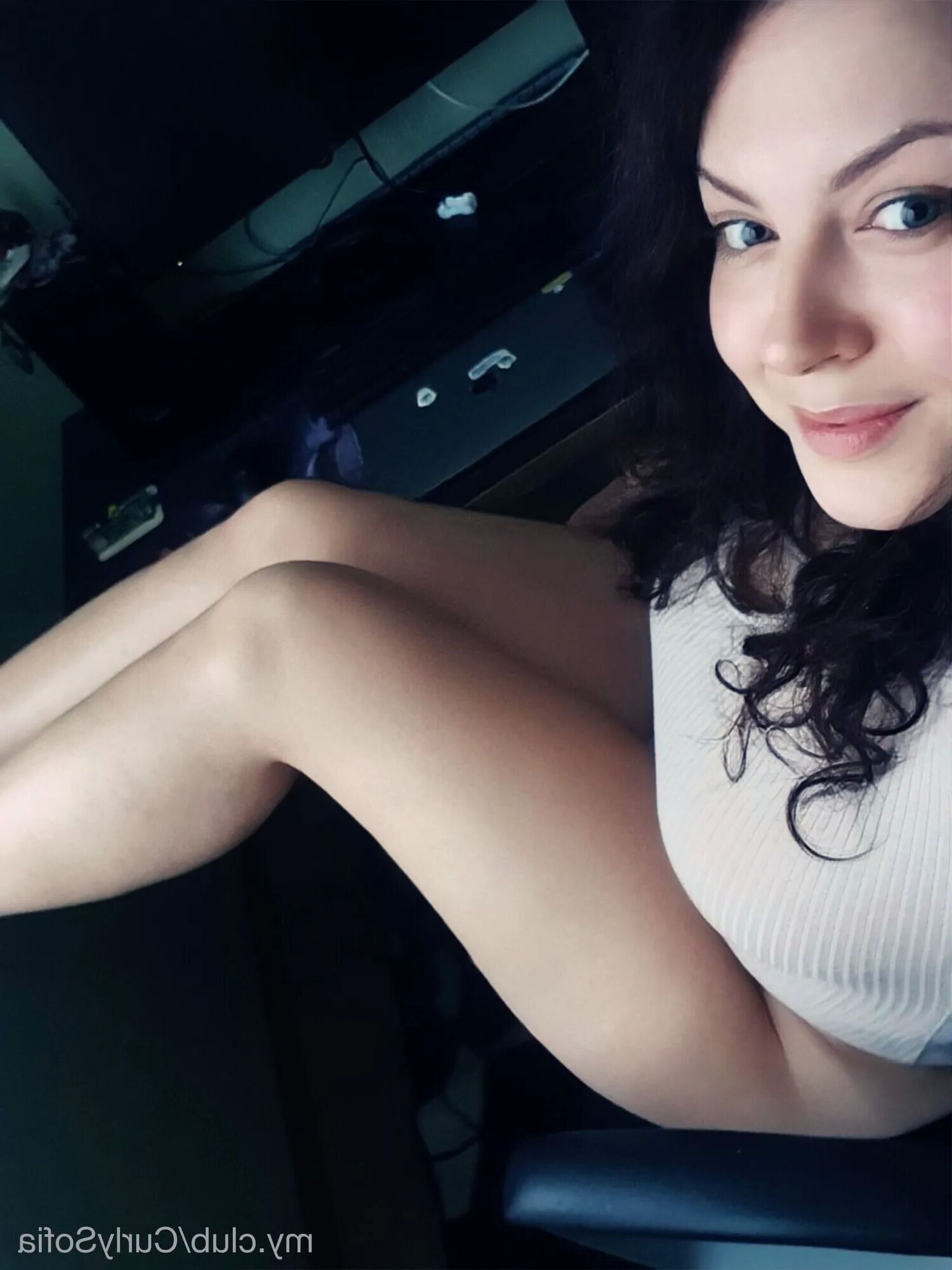 Sofia Curly Free Photos - 7 Pics