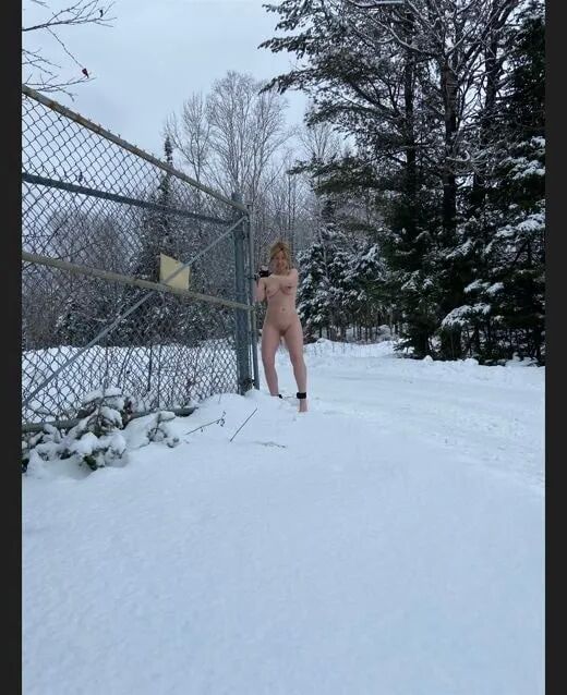 Winter naked slave - 30 Pics