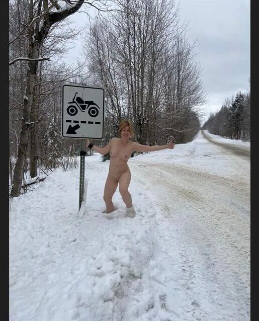 Winter naked slave - 30 Pics