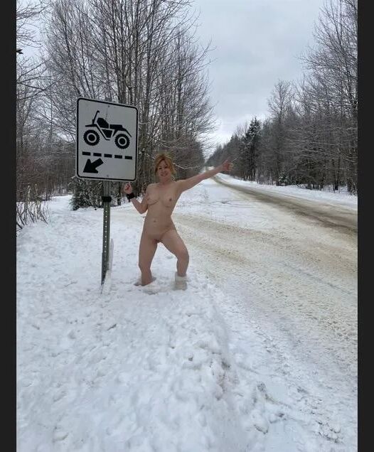Winter naked slave - 30 Pics