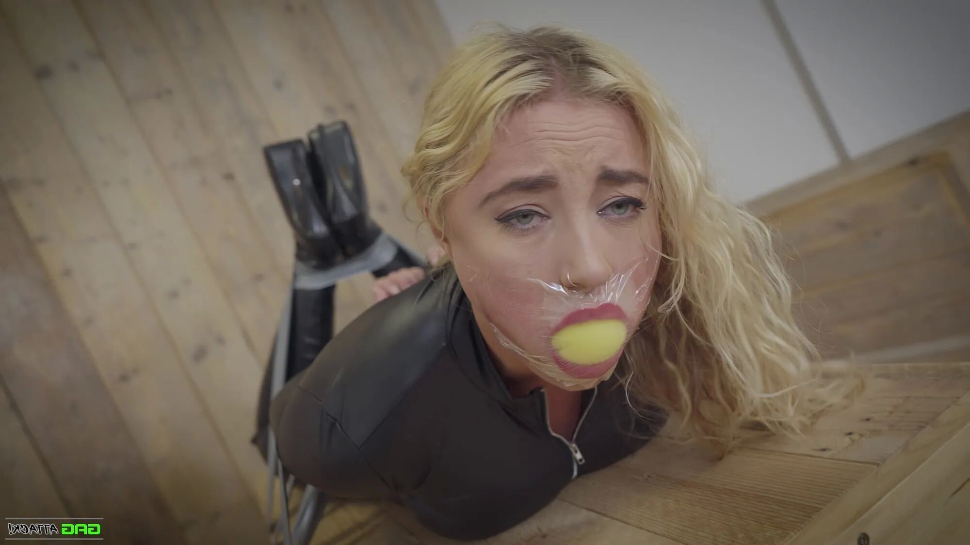 Zoey - Catburglar in Bondage Trouble - 21 Pics
