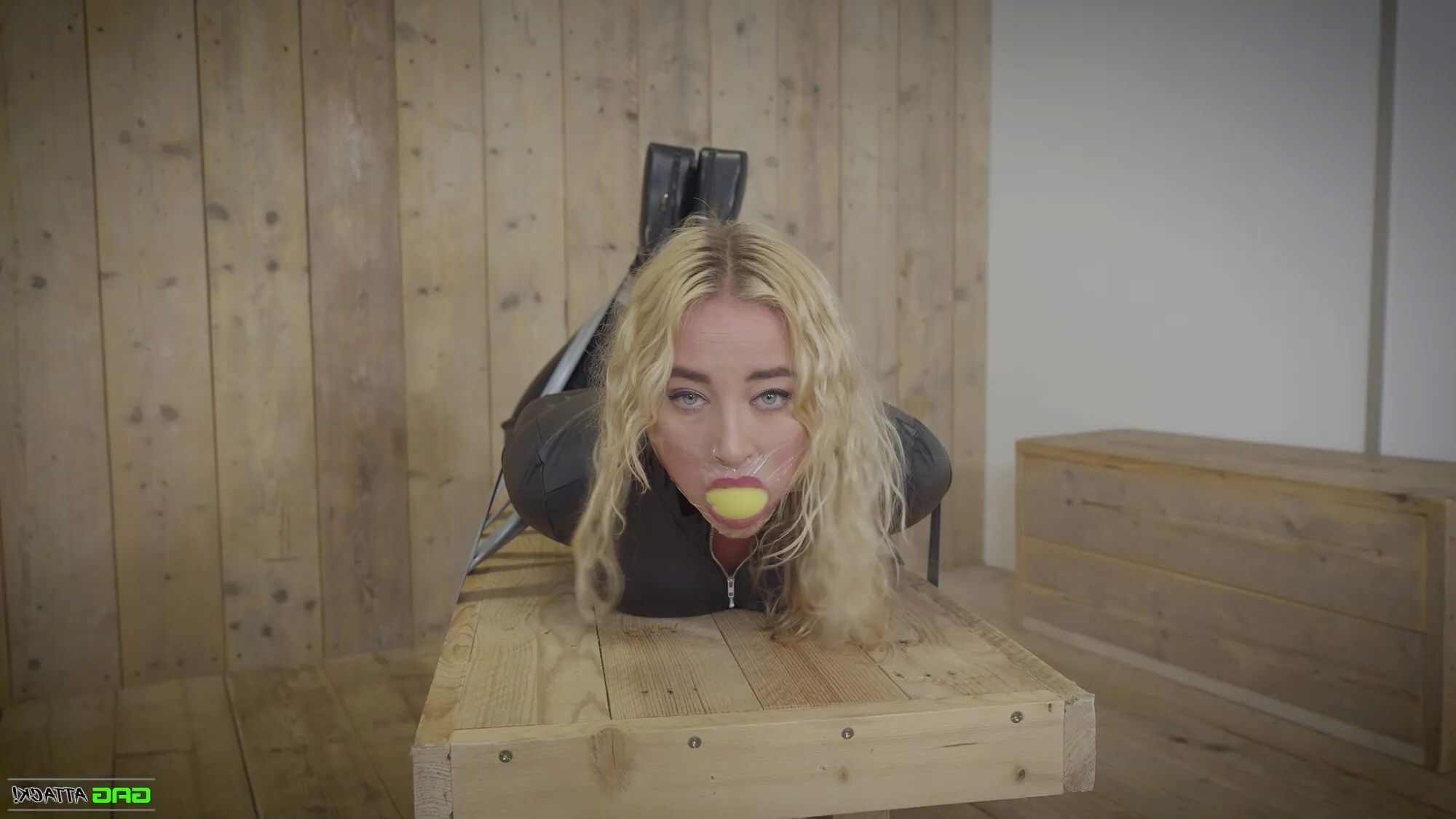 Zoey - Catburglar in Bondage Trouble - 21 Pics