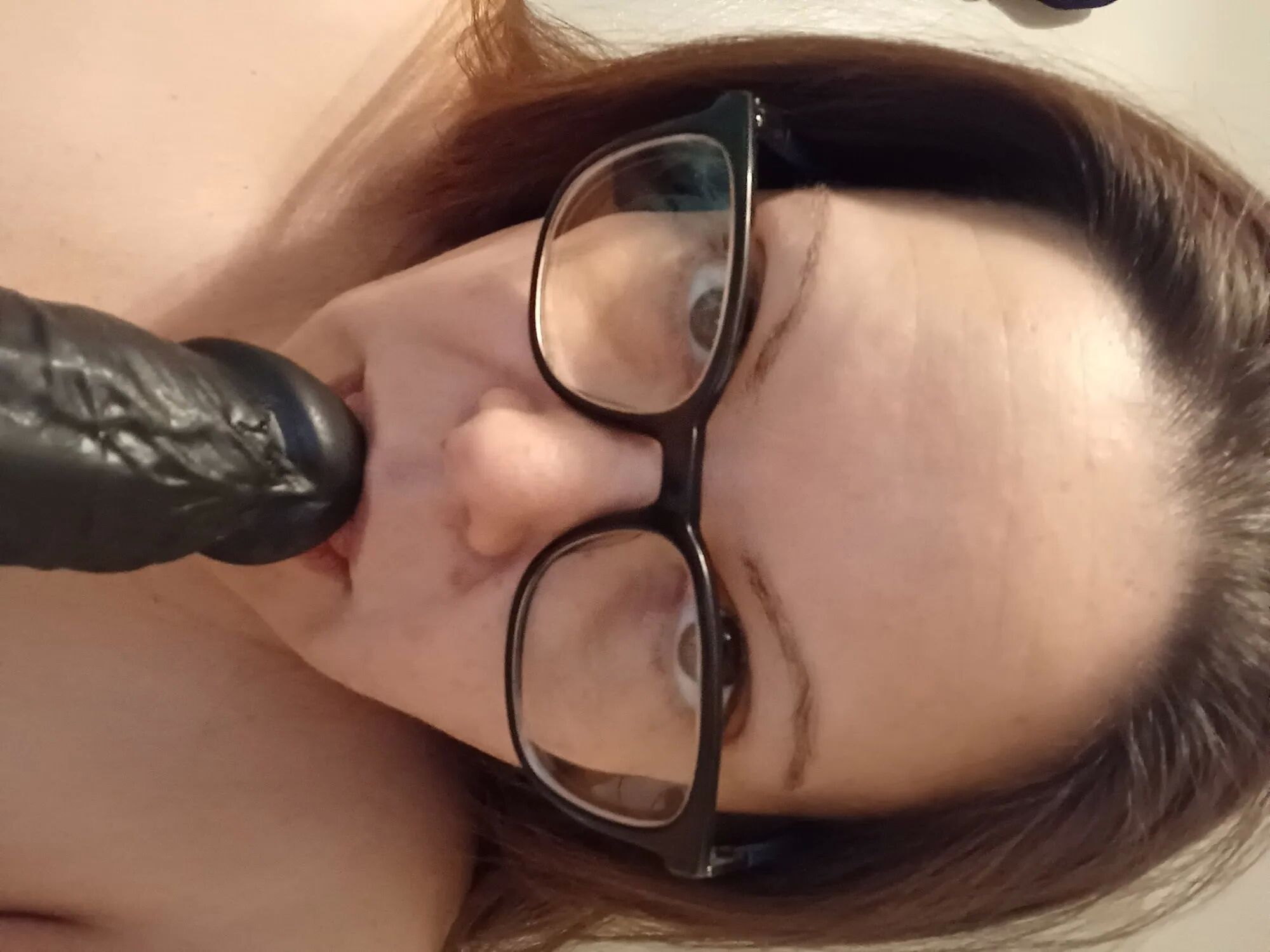 Playing Solo Black dick time - 12 Pics