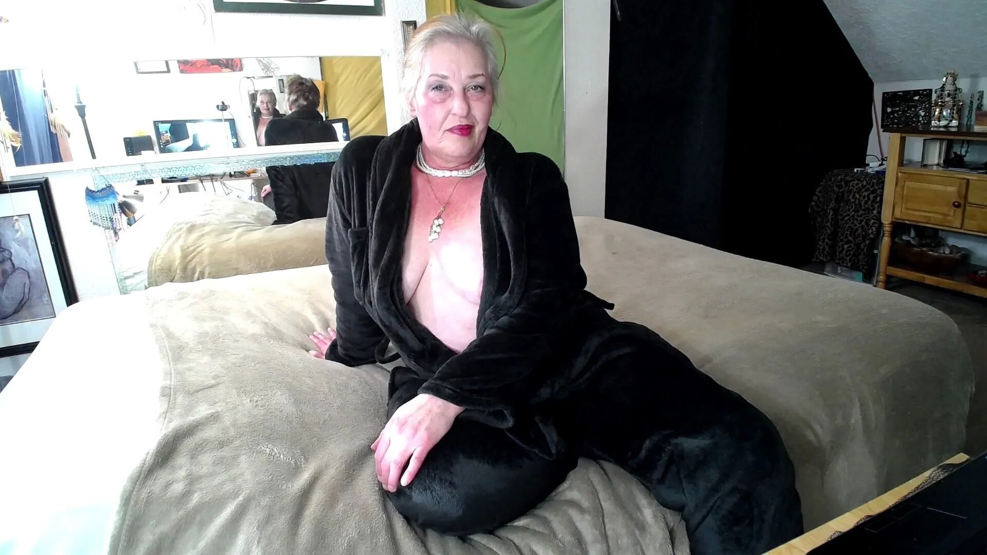 Silver haired Fox Dawn has some new pics - 34 Pics