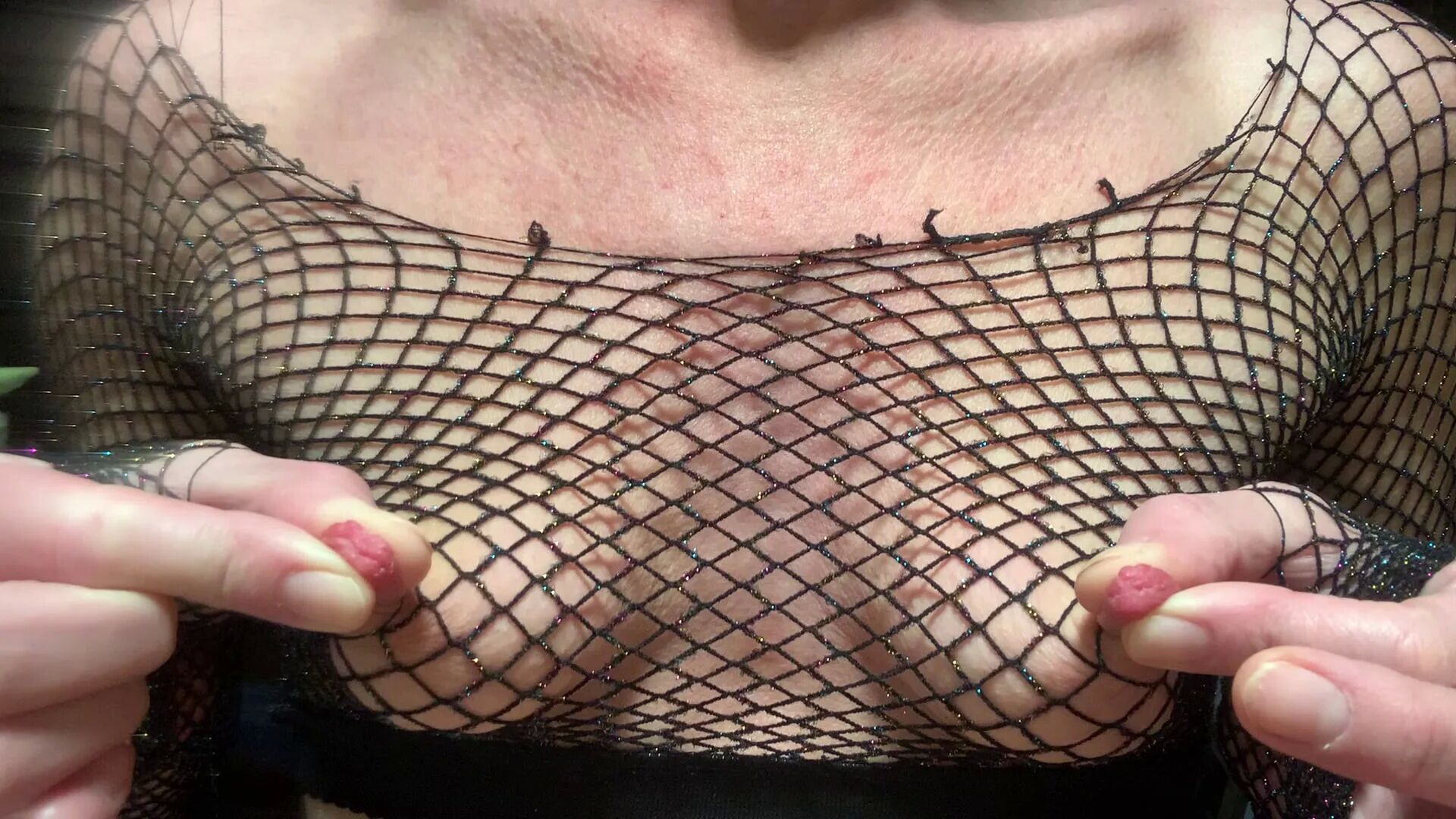 Fishnet tits - 5 Pics
