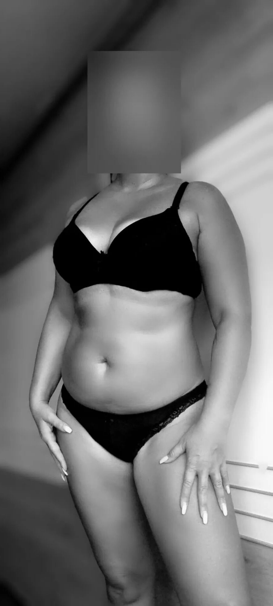 Sexy Black & White - 9 Pics