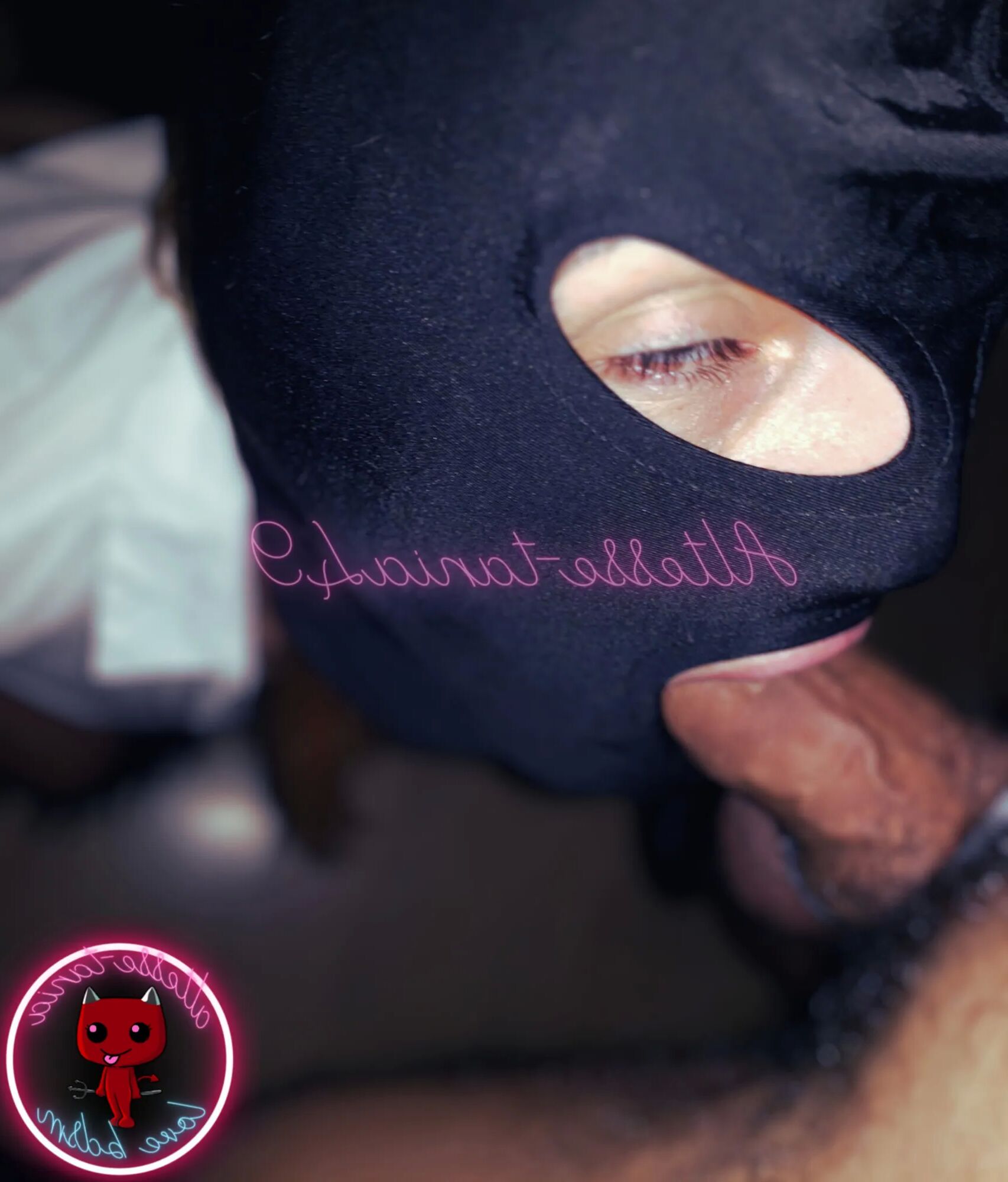 Soumise - 8 Pics