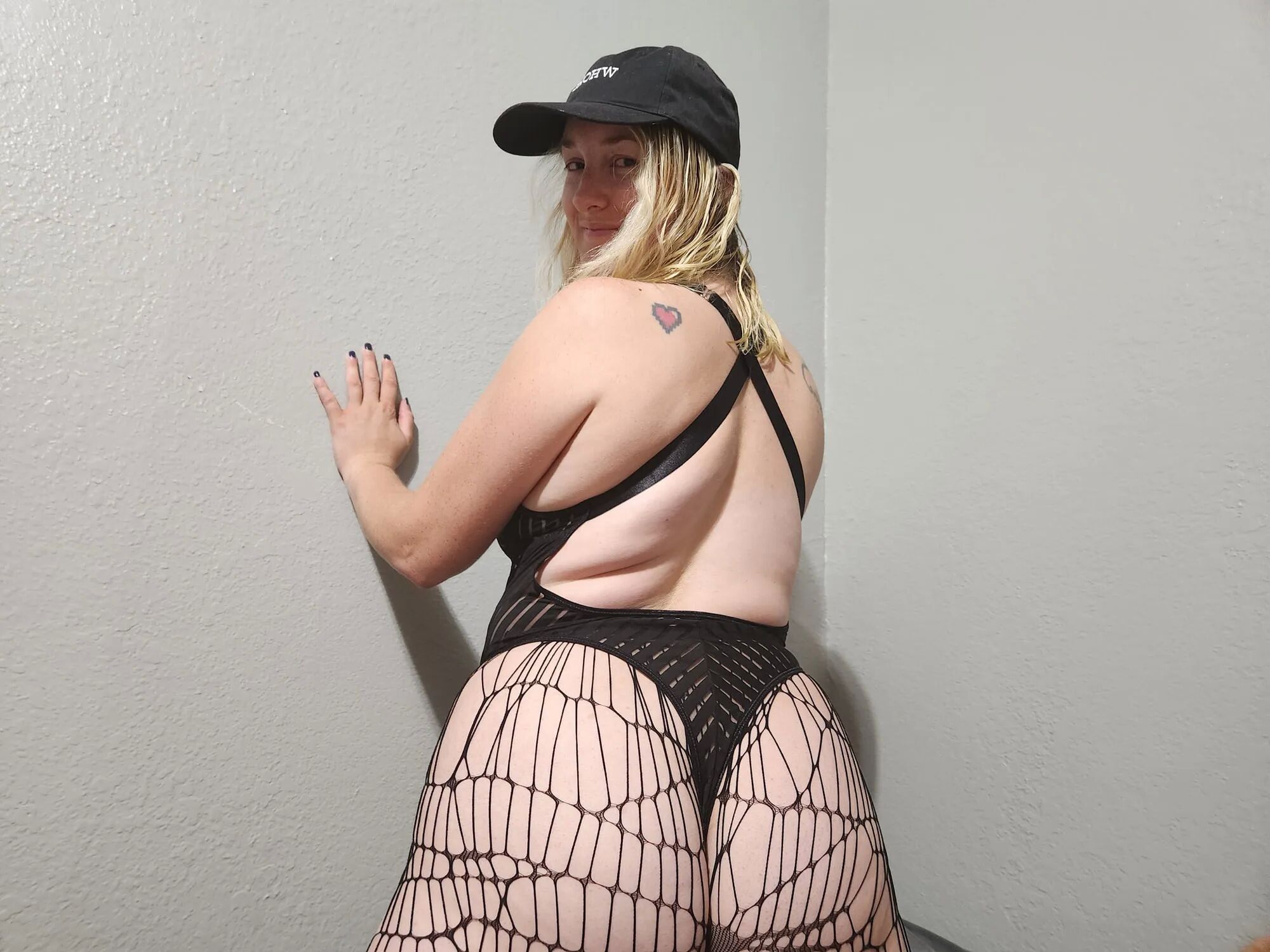 A slut in fishnets - 21 Pics