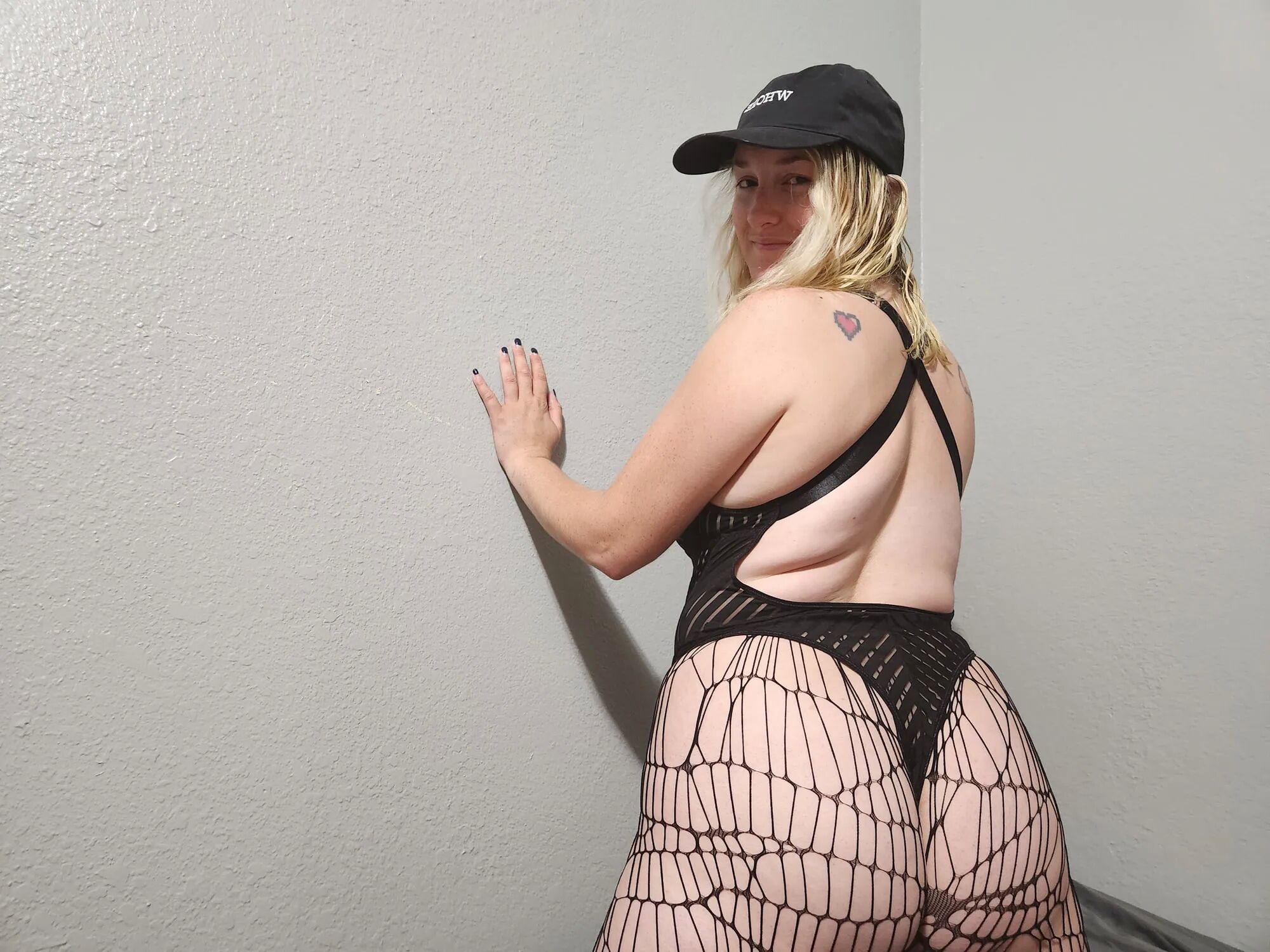 A slut in fishnets - 21 Pics