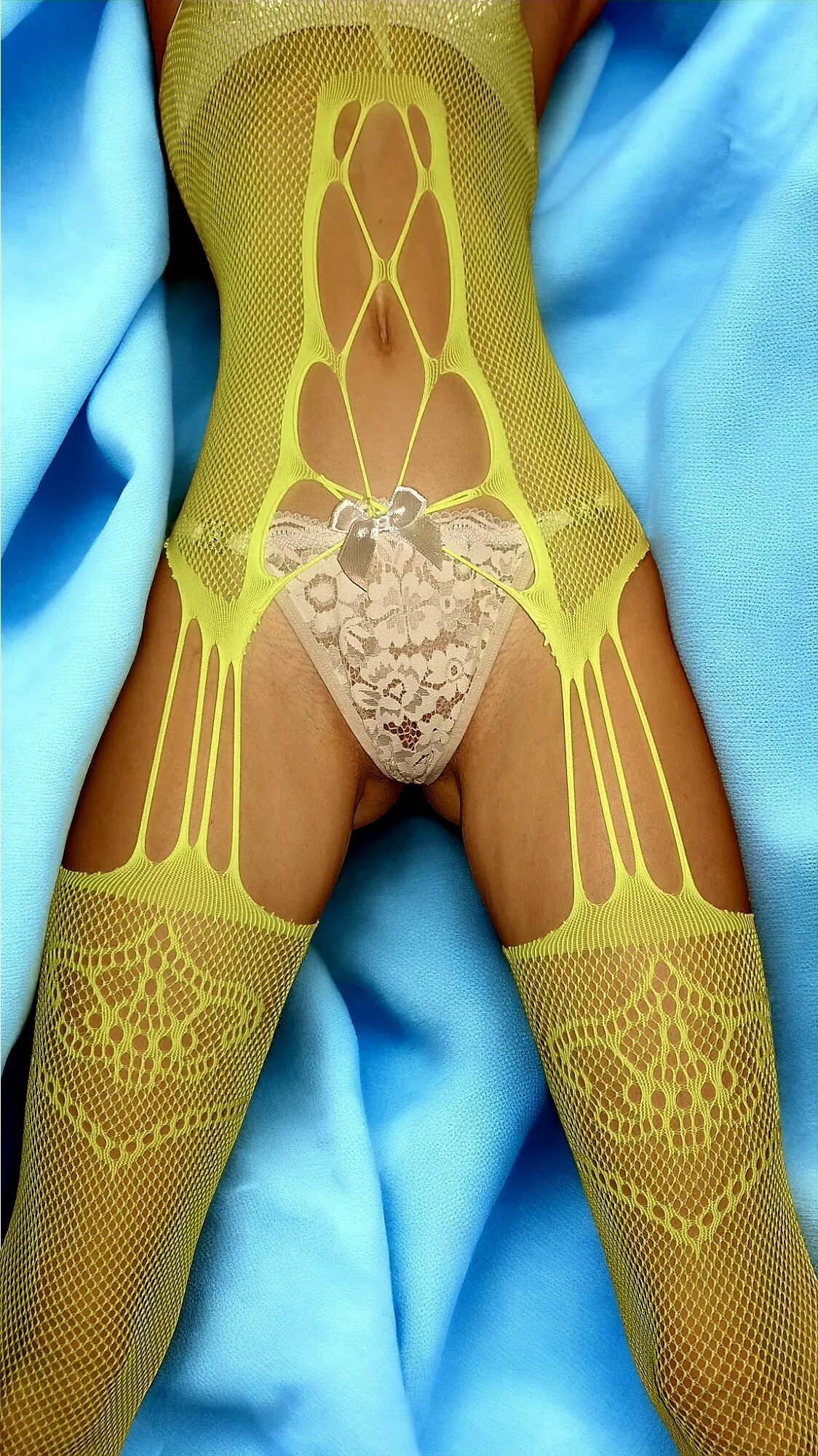 Neon yellow - 6 Pics