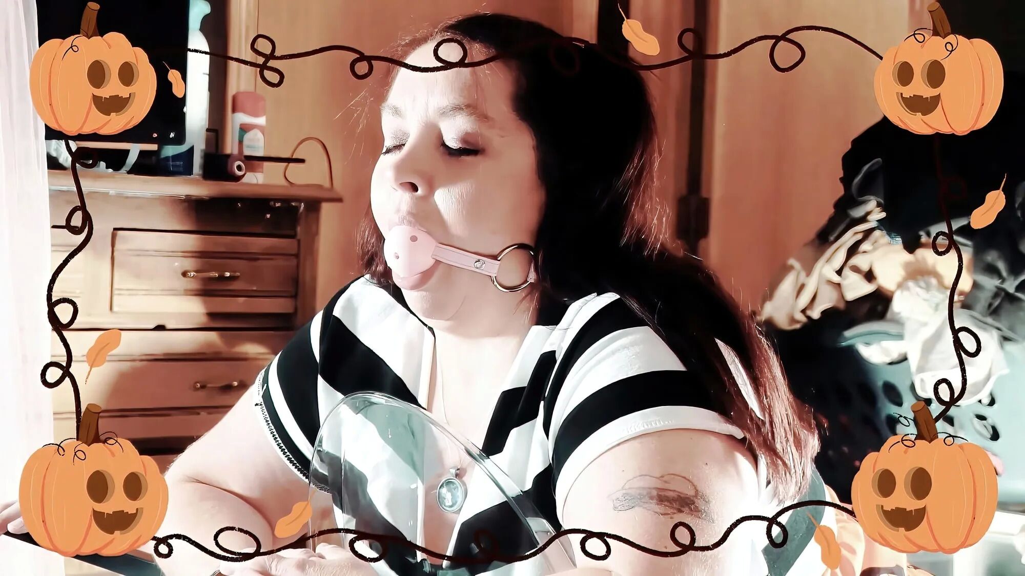 BDSM Squirter Photoset - 39 Pics
