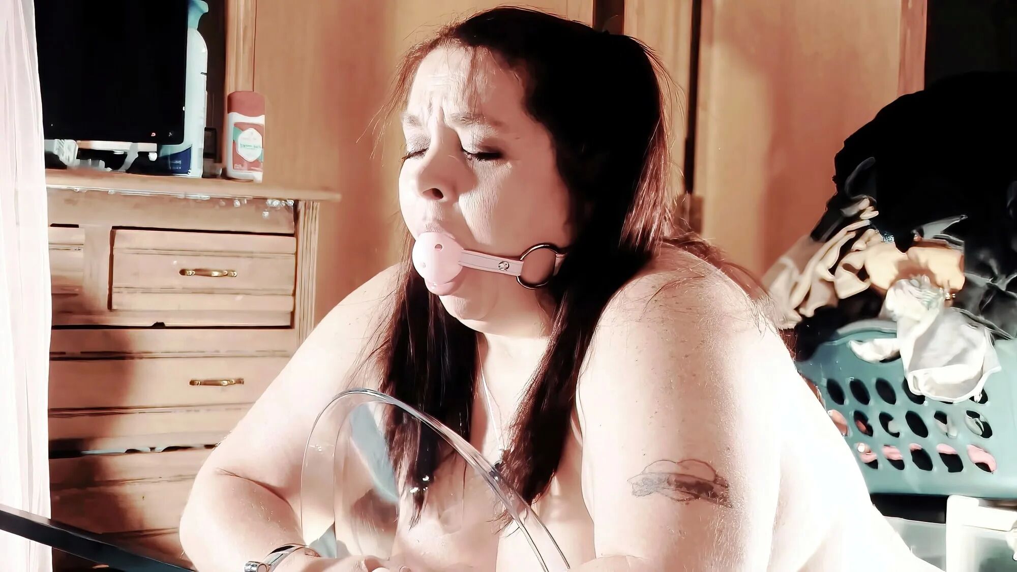 BDSM Squirter Photoset - 39 Pics