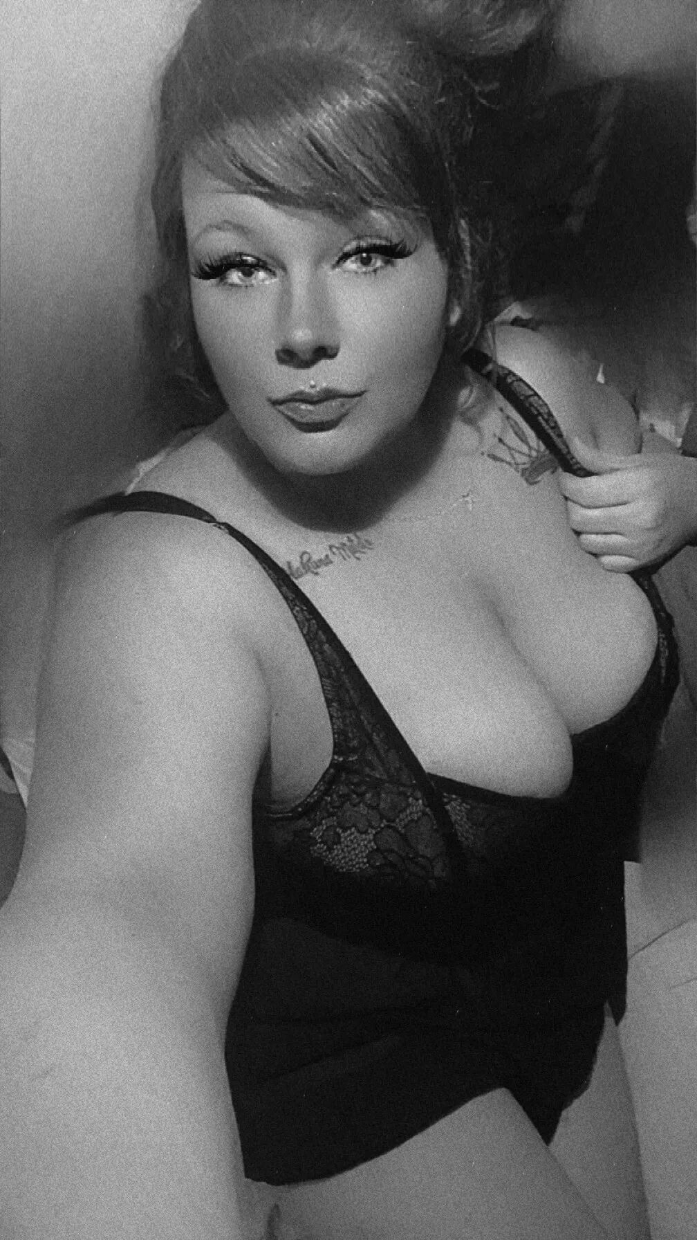 SEXY AS CAN BE! - 16 Pics
