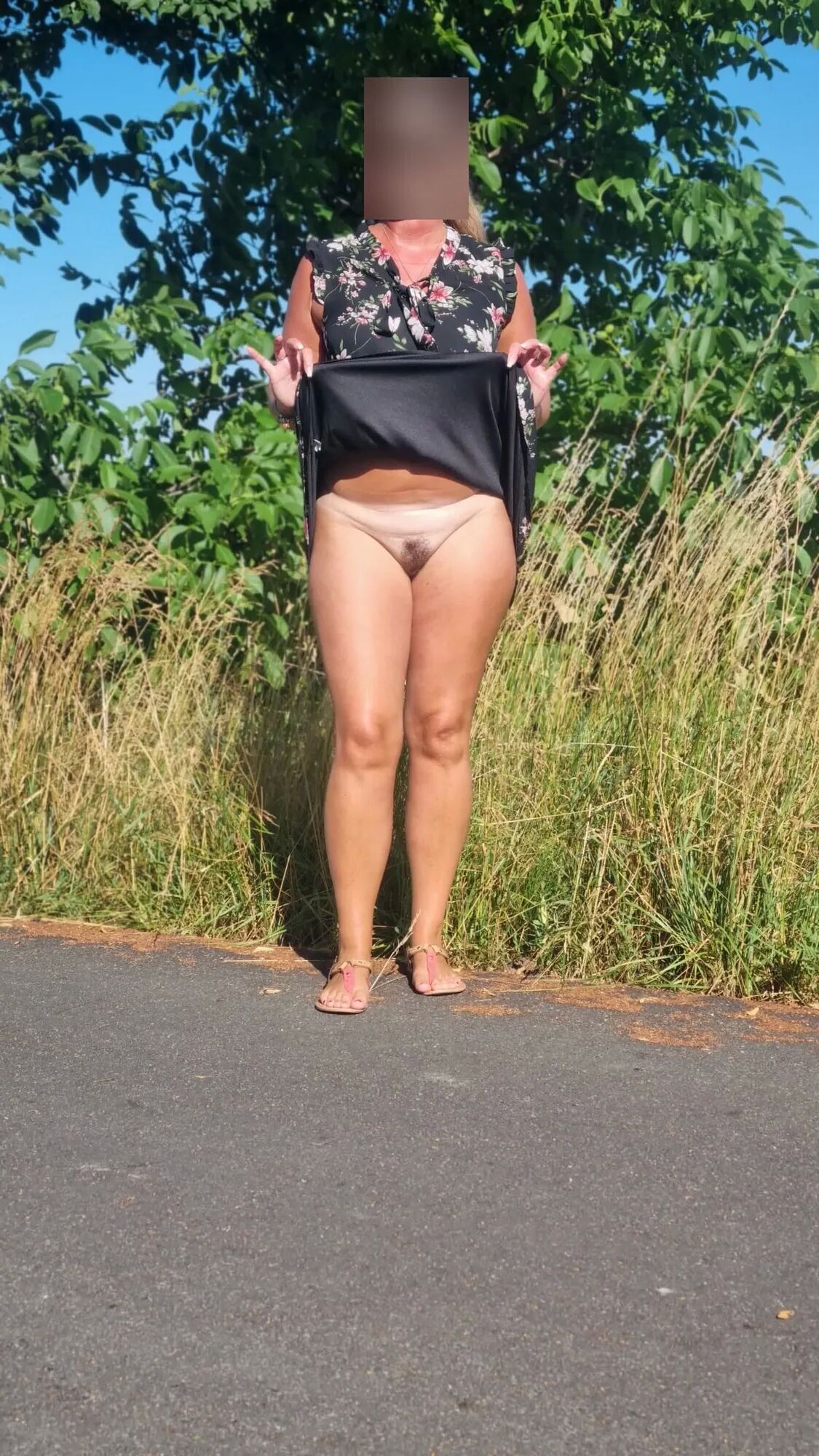 Me showing Hairy Pussy Outside - 8 Pics