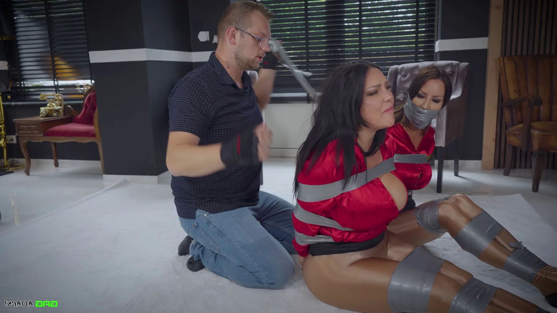 Charlie & Rara - Battling Secretaries ( GagAttack.NL ) - 34 Pics