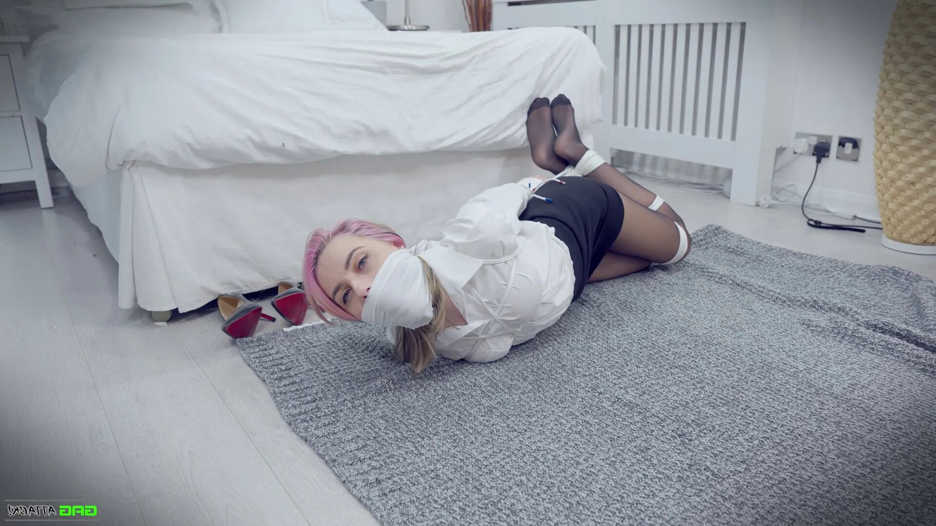Chloe - Popstar in Bondage - 17 Pics