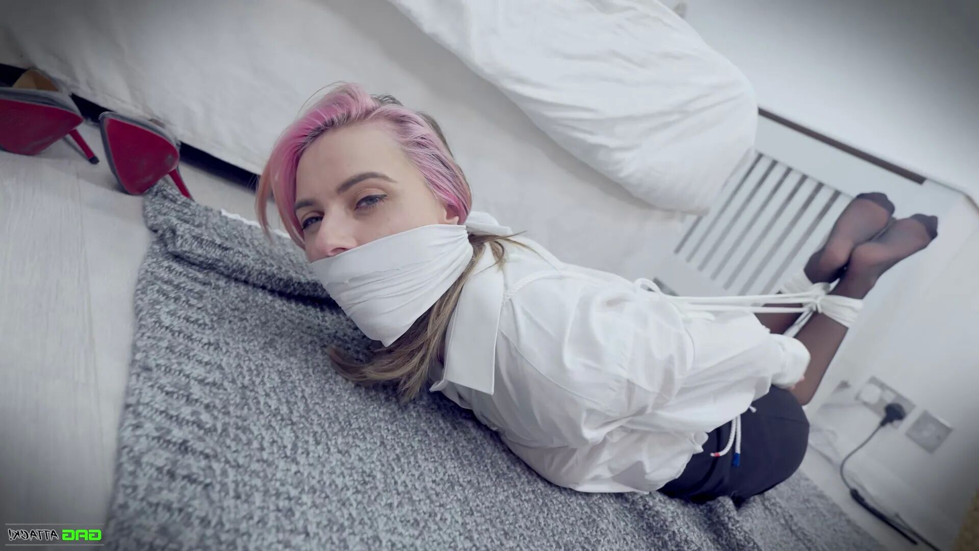 Chloe - Popstar in Bondage - 17 Pics