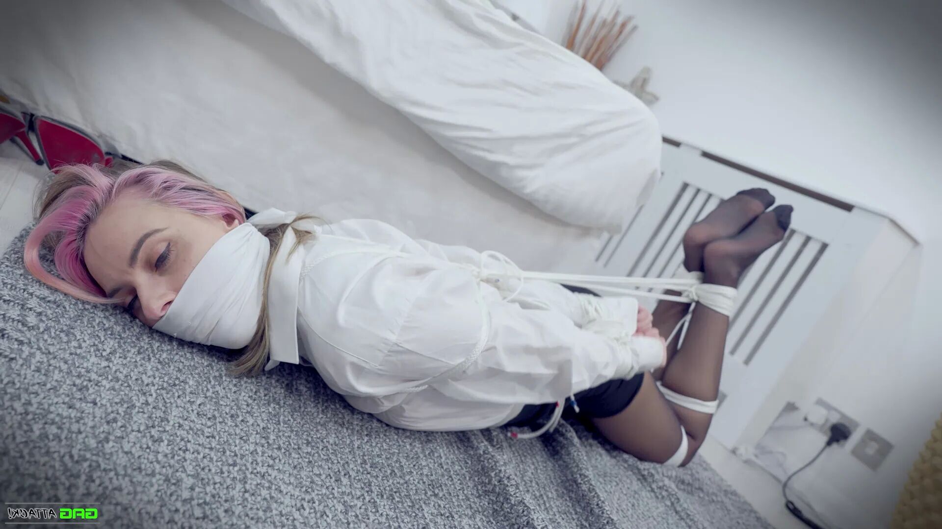 Chloe - Popstar in Bondage - 17 Pics