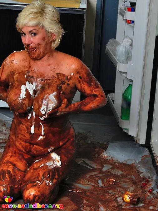 Blonde Mature with Big Tits Gets Wet and Messy - 13 Pics