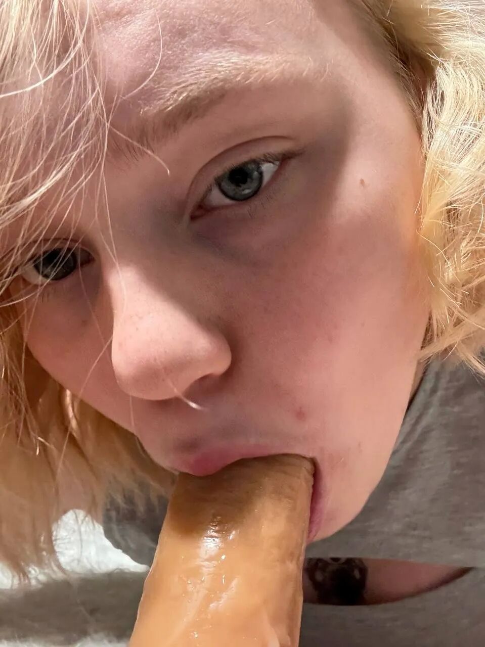 Suck dildo - 10 Pics
