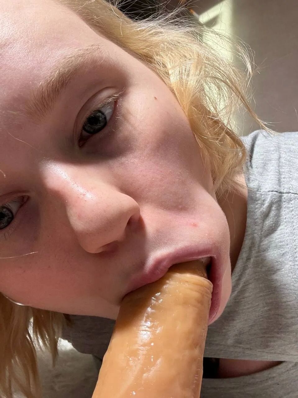 Suck dildo - 10 Pics