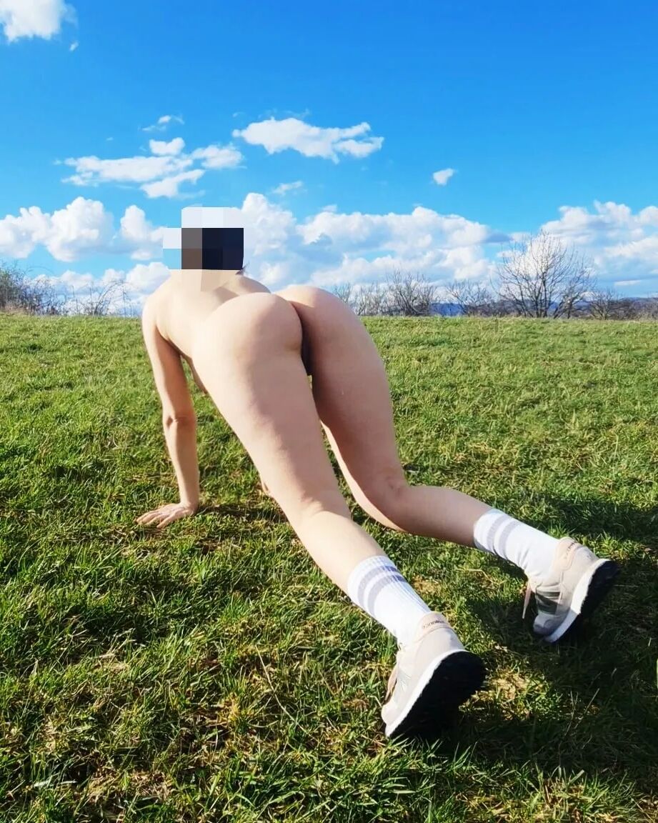 Outdoors and Nude - 10 Pics